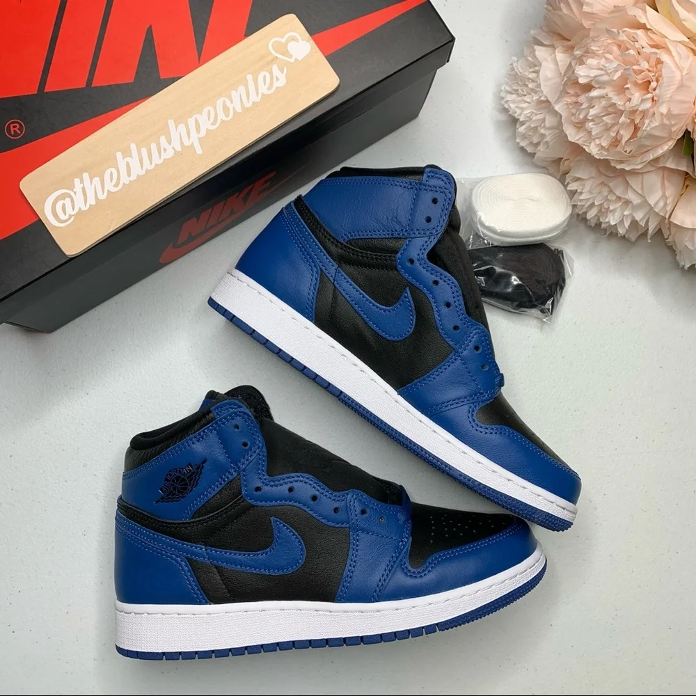 Jordan 1 Retro OG - Picture 7 of 12